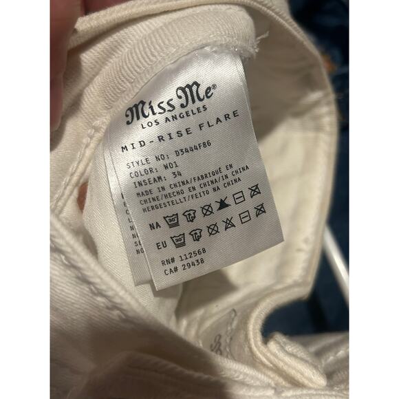 Miss Me MID-RISE bright White Flares with rhinestones pockets - Picture 8 of 12